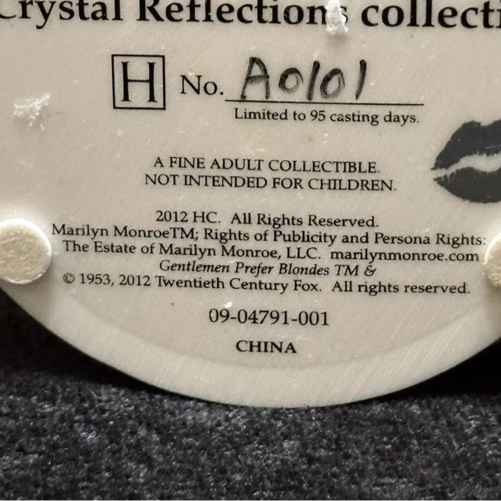 Marilyn Monroe Crystal Reflections Figurine by the Hamilton Collection - Picture 9 of 13